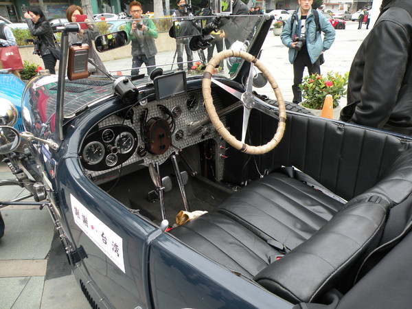 感謝臺灣2013 RALLY NIPPON古董車環台(臺中場)：1021128[官本金文愛台灣]2013 RALLY NIPPON古董車環台創辦人小林雄介感謝臺灣於日本311震災時大力協助賑災