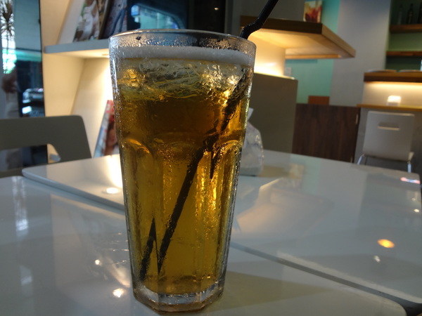 白茶趣：1020826[官本金文愛台灣]等了快一小時餐都沒有上的白茶趣又是慘淡悲慘第二雷