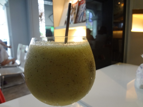 白茶趣：1020826[官本金文愛台灣]等了快一小時餐都沒有上的白茶趣又是慘淡悲慘第二雷