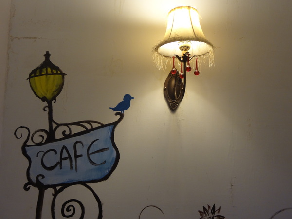 藍色地圖咖啡館：1021001[官本金文愛台灣]第三雷空有地中海風格的藍色地圖咖啡館Bule Map餐點須再加強