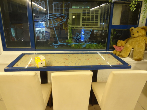 藍色地圖咖啡館：1021001[官本金文愛台灣]第三雷空有地中海風格的藍色地圖咖啡館Bule Map餐點須再加強