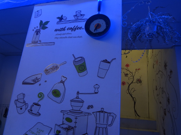 藍色地圖咖啡館：1021001[官本金文愛台灣]第三雷空有地中海風格的藍色地圖咖啡館Bule Map餐點須再加強