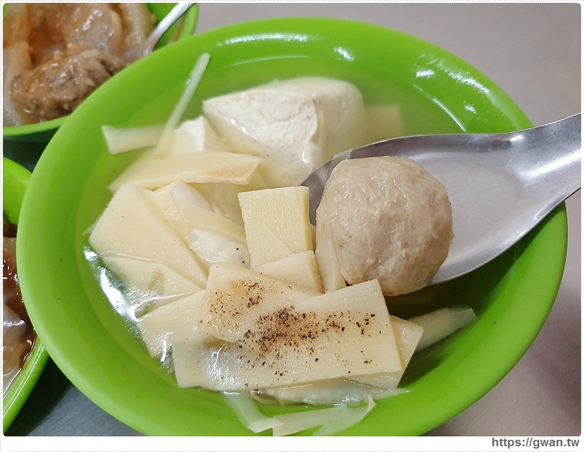 霧峰60年肉圓老店,藏在市場裡的超人氣小吃!