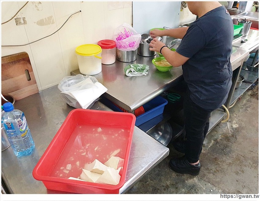 霧峰60年肉圓老店,藏在市場裡的超人氣小吃!