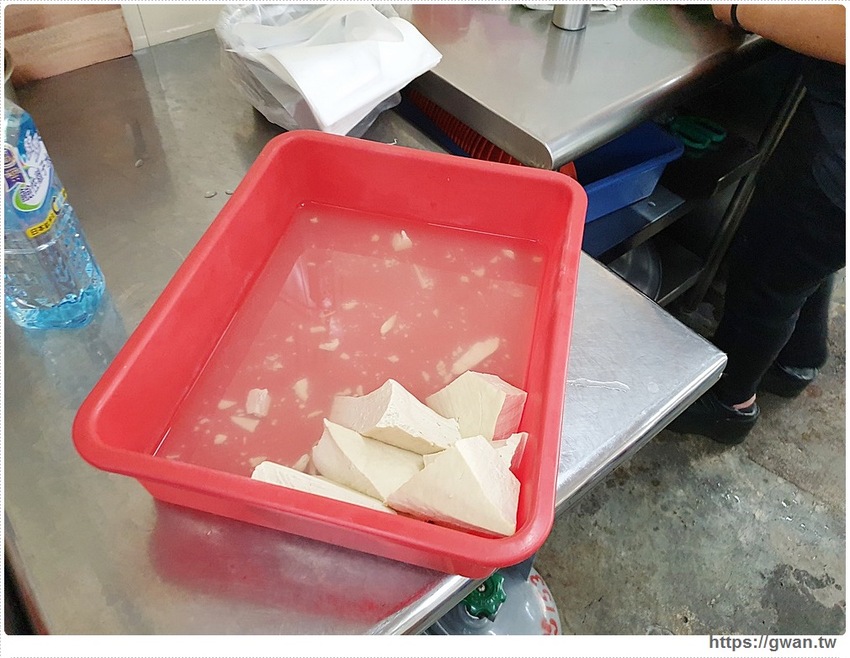 霧峰60年肉圓老店,藏在市場裡的超人氣小吃!