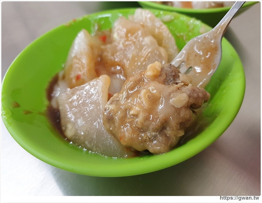 霧峰60年肉圓老店,藏在市場裡的超人氣小吃!