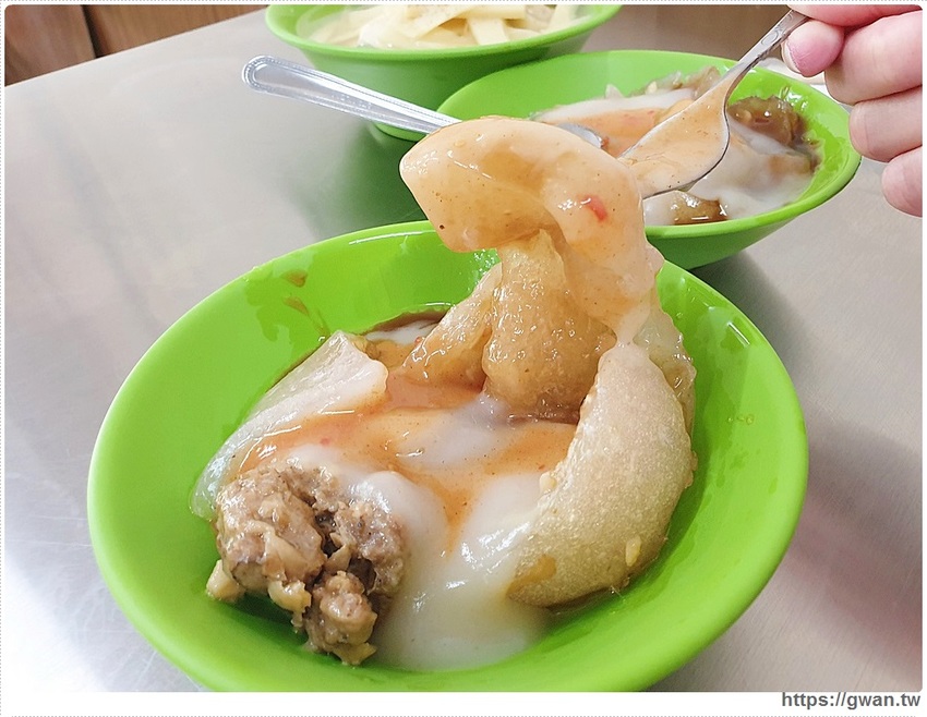 霧峰60年肉圓老店,藏在市場裡的超人氣小吃!