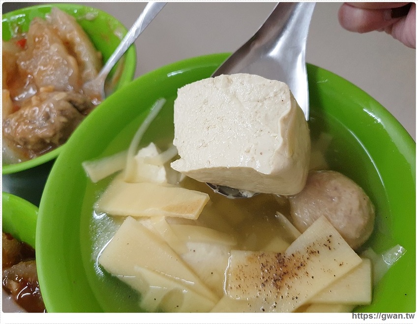 霧峰60年肉圓老店,藏在市場裡的超人氣小吃!