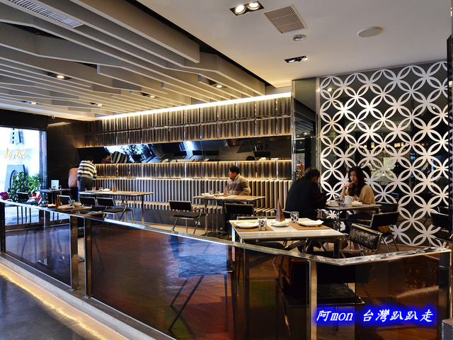 <台中北區>食記:de reve 德爾芙咖啡~氣派奢華精緻的艾菲爾鐵塔英式下午茶