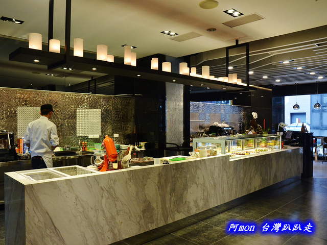 <台中北區>食記:de reve 德爾芙咖啡~氣派奢華精緻的艾菲爾鐵塔英式下午茶