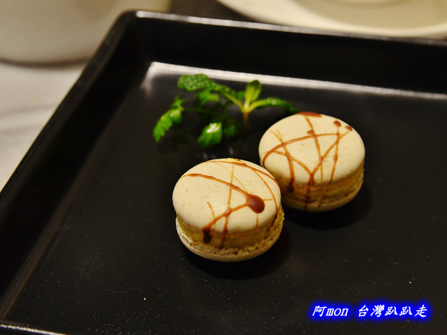 <台中北區>食記:de reve 德爾芙咖啡~氣派奢華精緻的艾菲爾鐵塔英式下午茶