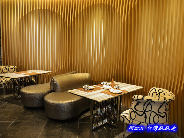 <台中北區>食記:de reve 德爾芙咖啡~氣派奢華精緻的艾菲爾鐵塔英式下午茶