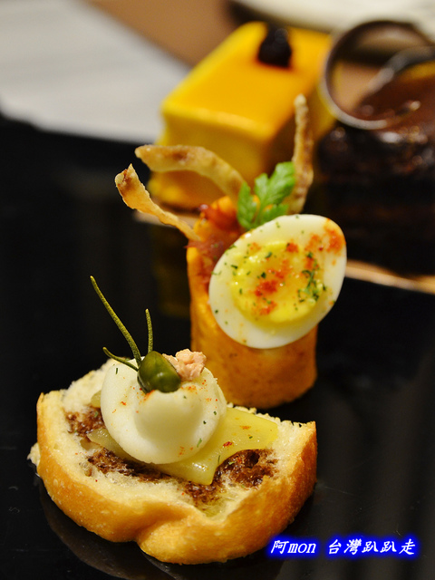 <台中北區>食記:de reve 德爾芙咖啡~氣派奢華精緻的艾菲爾鐵塔英式下午茶