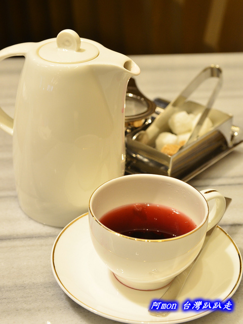 <台中北區>食記:de reve 德爾芙咖啡~氣派奢華精緻的艾菲爾鐵塔英式下午茶