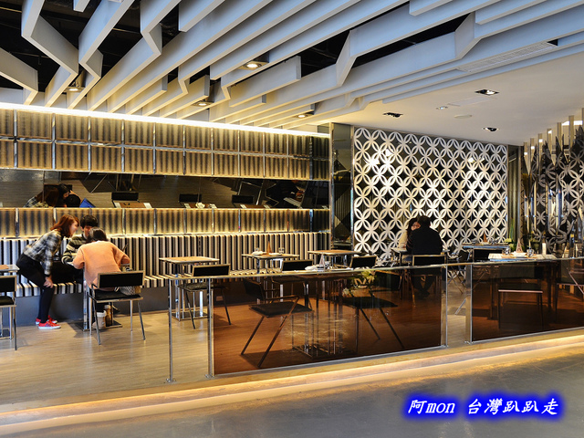 <台中北區>食記:de reve 德爾芙咖啡~氣派奢華精緻的艾菲爾鐵塔英式下午茶