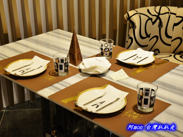 <台中北區>食記:de reve 德爾芙咖啡~氣派奢華精緻的艾菲爾鐵塔英式下午茶