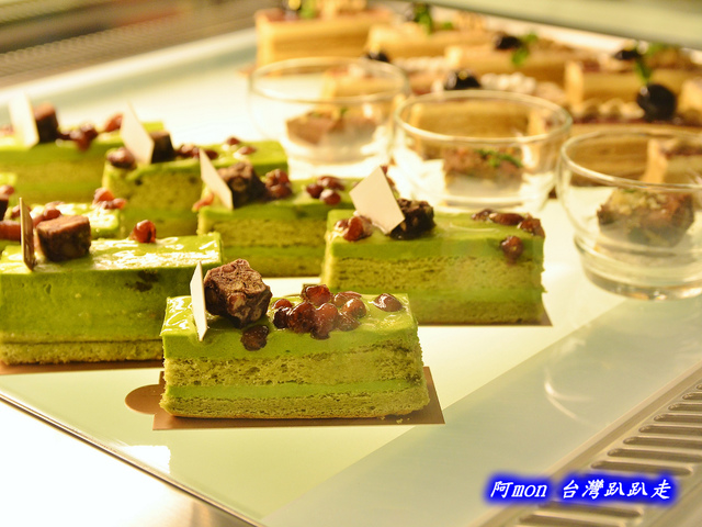 <台中北區>食記:de reve 德爾芙咖啡~氣派奢華精緻的艾菲爾鐵塔英式下午茶