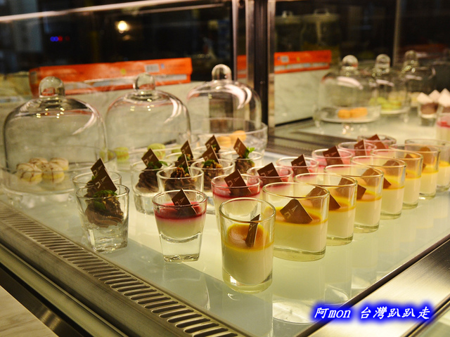 <台中北區>食記:de reve 德爾芙咖啡~氣派奢華精緻的艾菲爾鐵塔英式下午茶