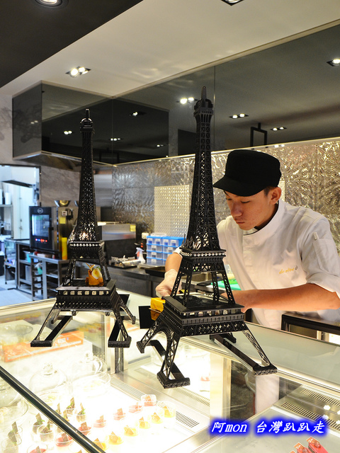 <台中北區>食記:de reve 德爾芙咖啡~氣派奢華精緻的艾菲爾鐵塔英式下午茶