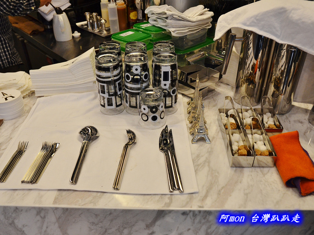 <台中北區>食記:de reve 德爾芙咖啡~氣派奢華精緻的艾菲爾鐵塔英式下午茶