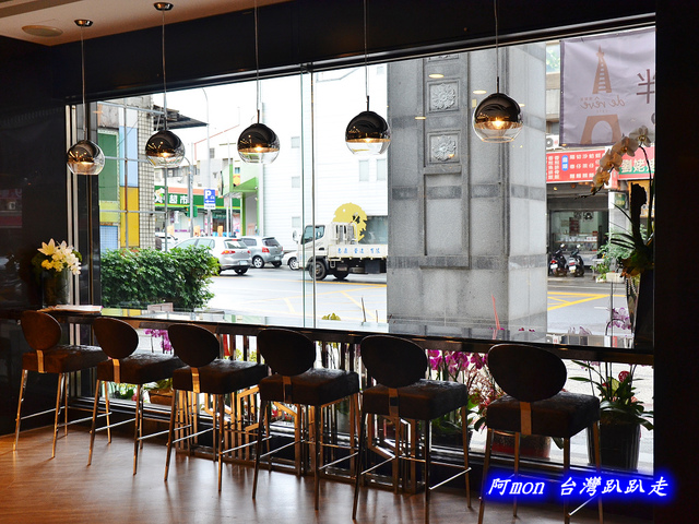 <台中北區>食記:de reve 德爾芙咖啡~氣派奢華精緻的艾菲爾鐵塔英式下午茶