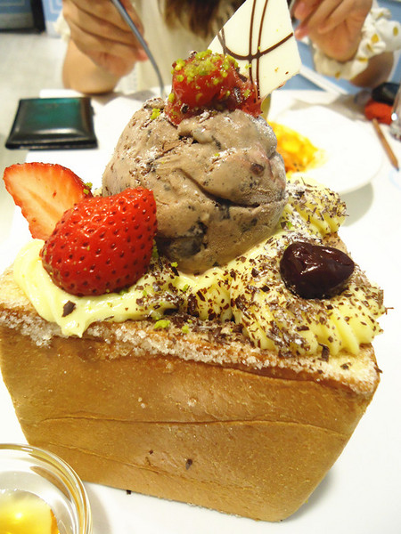 Dazzling Cafe(新光店):【台中食記】Dazzling café 貴婦下午茶蜜糖吐司@台中新光三越 Dazzling Cafe(新光店):【台中食記】Dazzling café 貴婦下午茶蜜糖吐司@台中新光三越