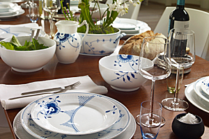 大唐草 Blue Fluted Mega 