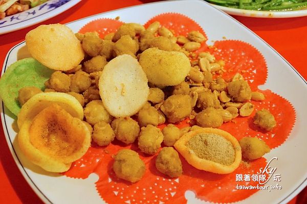 台灣古早味甕窯雞(礁溪總店)：礁溪爆漿【甕窯雞】和【火山爆發雞】評筆