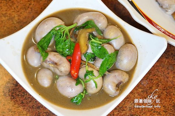 台灣古早味甕窯雞(礁溪總店)：礁溪爆漿【甕窯雞】和【火山爆發雞】評筆