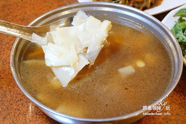 台灣古早味甕窯雞(礁溪總店)：礁溪爆漿【甕窯雞】和【火山爆發雞】評筆