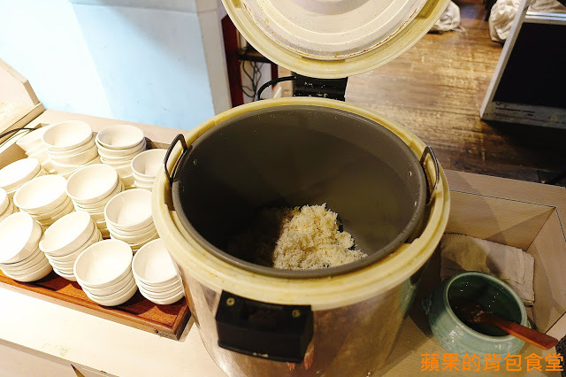 [食記] 台北大安-Lacuz 泰食-樂 哭泣的老虎牛肉與蒜香完美結合 鮮蝦粉絲煲絲絲入味 依人數出餐道道經典 台北美食