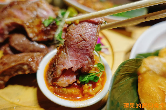 [食記] 台北大安-Lacuz 泰食-樂 哭泣的老虎牛肉與蒜香完美結合 鮮蝦粉絲煲絲絲入味 依人數出餐道道經典 台北美食