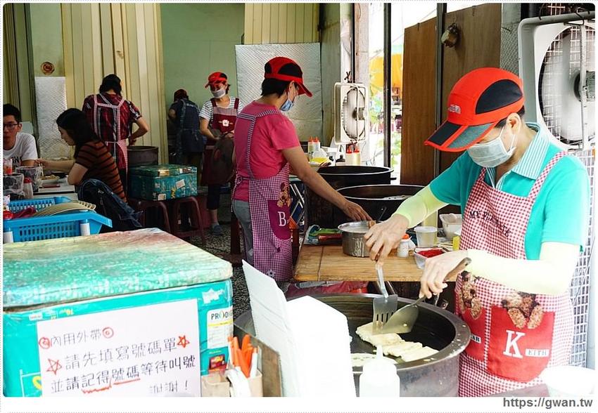 35元抵兩餐！！巨無霸阿公阿婆蛋餅，生意好到要用五個煎台