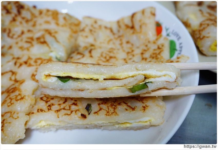 35元抵兩餐！！巨無霸阿公阿婆蛋餅，生意好到要用五個煎台