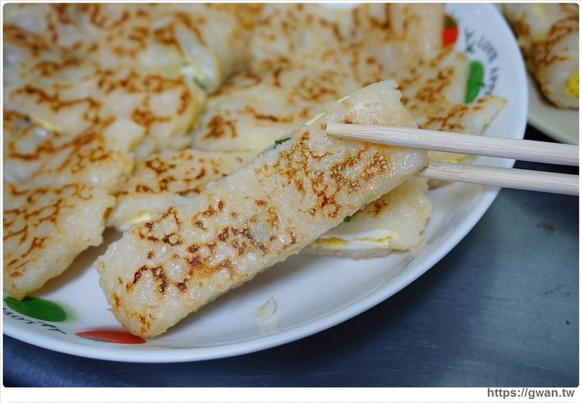 35元抵兩餐！！巨無霸阿公阿婆蛋餅，生意好到要用五個煎台