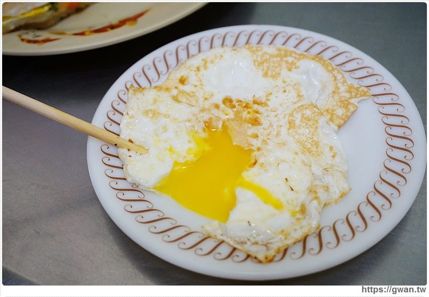 35元抵兩餐！！巨無霸阿公阿婆蛋餅，生意好到要用五個煎台