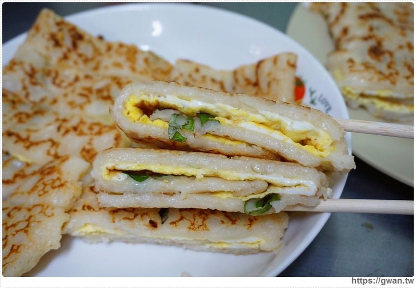 35元抵兩餐！！巨無霸阿公阿婆蛋餅，生意好到要用五個煎台