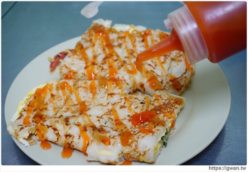 35元抵兩餐！！巨無霸阿公阿婆蛋餅，生意好到要用五個煎台