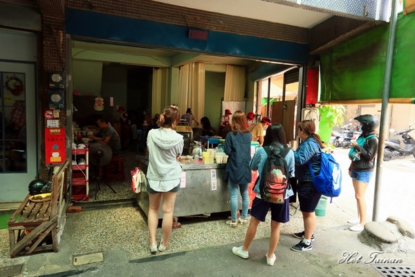 阿公阿婆蛋餅：【台南美食】傳統古早味麵糊蛋餅！巷弄裡市場旁的低調老店：阿公阿婆蛋餅