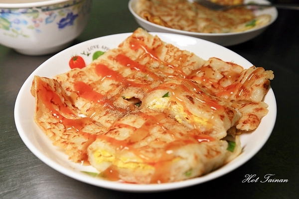 阿公阿婆蛋餅：【台南美食】傳統古早味麵糊蛋餅！巷弄裡市場旁的低調老店：阿公阿婆蛋餅