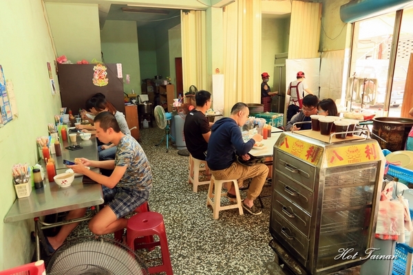 阿公阿婆蛋餅：【台南美食】傳統古早味麵糊蛋餅！巷弄裡市場旁的低調老店：阿公阿婆蛋餅