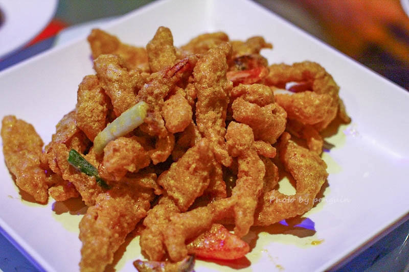 【食在Tainan】隨著樂團的音樂起舞歡樂。來到飛魚音樂餐廳享受現場音樂饗宴