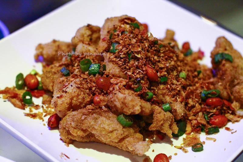 【食在Tainan】隨著樂團的音樂起舞歡樂。來到飛魚音樂餐廳享受現場音樂饗宴