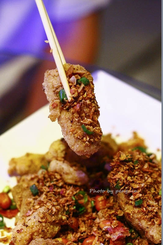 【食在Tainan】隨著樂團的音樂起舞歡樂。來到飛魚音樂餐廳享受現場音樂饗宴