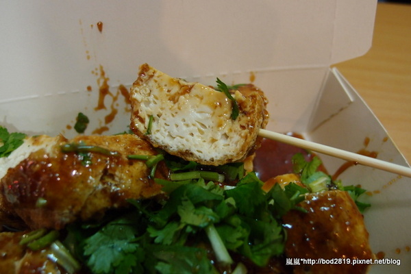 金牌巨無霸香酥臭豆腐：【台中逢甲】金牌巨無霸香酥臭豆腐－吃一份就有飽足感的夜市美味小吃！