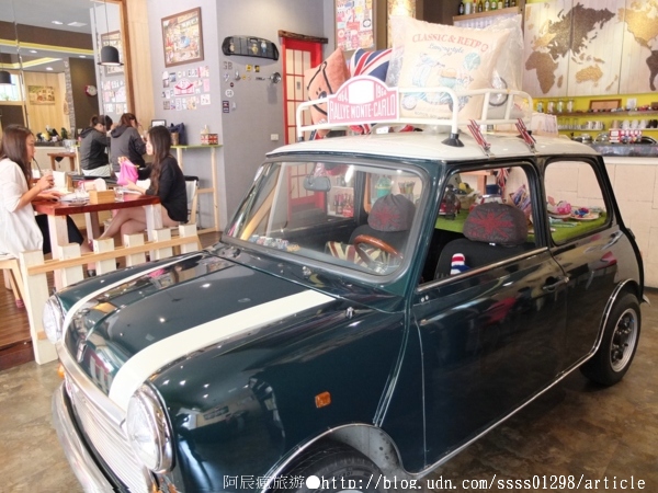 Follow Mi:【美食特搜。高雄新興區】Follow Mi 早午餐咖啡店。南海街上的英式特色店 Mini Cooper竟然停進店裡了!? Follow Mi:【美食特搜。高雄新興區】Follow Mi 早午餐咖啡店。南海街上的英式特色店 Mini Cooper竟然停進店裡了!?