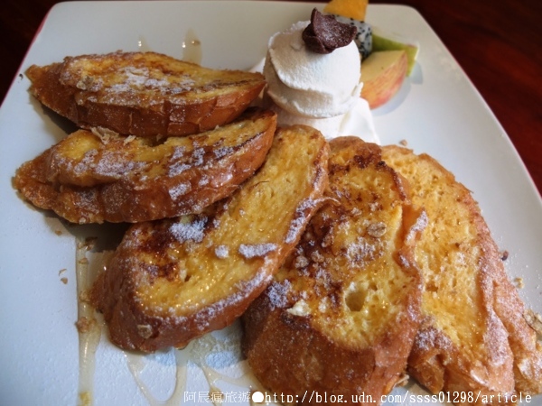 Follow Mi:【美食特搜。高雄新興區】Follow Mi 早午餐咖啡店。南海街上的英式特色店 Mini Cooper竟然停進店裡了!? Follow Mi:【美食特搜。高雄新興區】Follow Mi 早午餐咖啡店。南海街上的英式特色店 Mini Cooper竟然停進店裡了!?