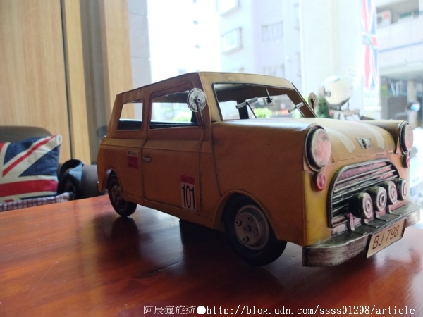 Follow Mi:【美食特搜。高雄新興區】Follow Mi 早午餐咖啡店。南海街上的英式特色店 Mini Cooper竟然停進店裡了!? Follow Mi:【美食特搜。高雄新興區】Follow Mi 早午餐咖啡店。南海街上的英式特色店 Mini Cooper竟然停進店裡了!?