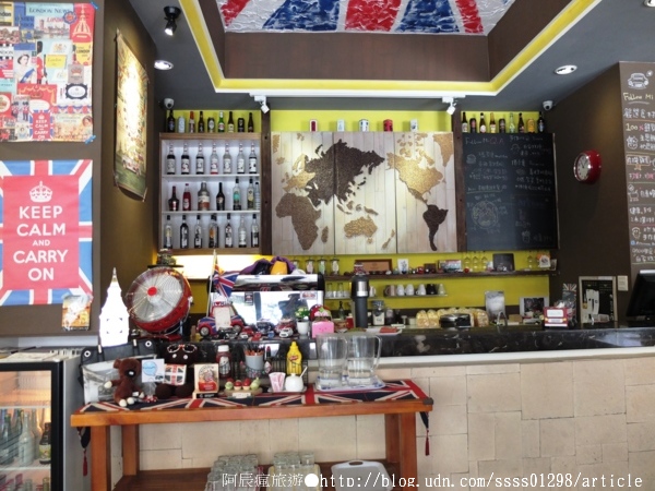 Follow Mi:【美食特搜。高雄新興區】Follow Mi 早午餐咖啡店。南海街上的英式特色店 Mini Cooper竟然停進店裡了!? Follow Mi:【美食特搜。高雄新興區】Follow Mi 早午餐咖啡店。南海街上的英式特色店 Mini Cooper竟然停進店裡了!?