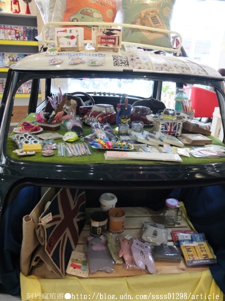 Follow Mi:【美食特搜。高雄新興區】Follow Mi 早午餐咖啡店。南海街上的英式特色店 Mini Cooper竟然停進店裡了!? Follow Mi:【美食特搜。高雄新興區】Follow Mi 早午餐咖啡店。南海街上的英式特色店 Mini Cooper竟然停進店裡了!?